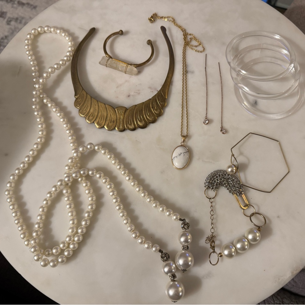 Elegant Pearl and Gold Jewelry Set with Vintage Brass Choker (70s or 80s)